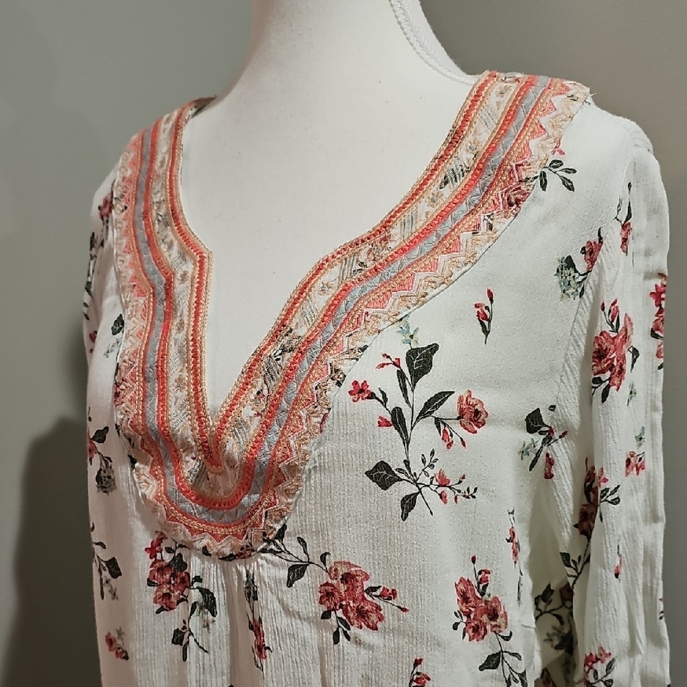 Skies Are Blue Floral Embroidered Blouse - White and Pink. Sz 2x